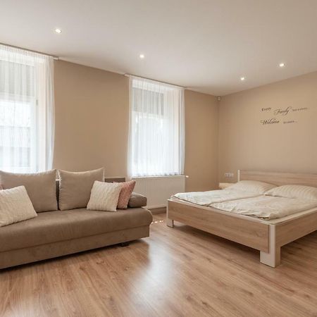 Family Apartmanhaz Daire Kanije Dış mekan fotoğraf