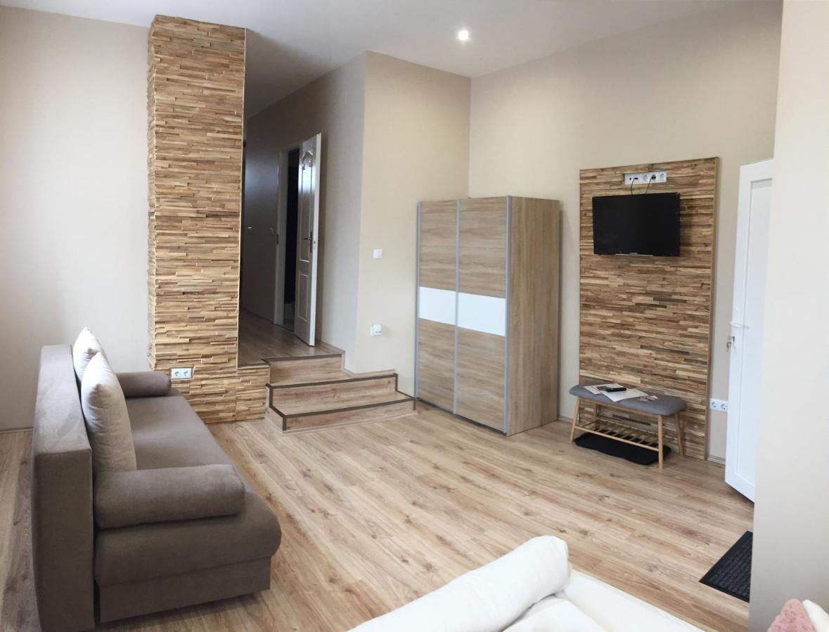 Family Apartmanhaz Daire Kanije Dış mekan fotoğraf